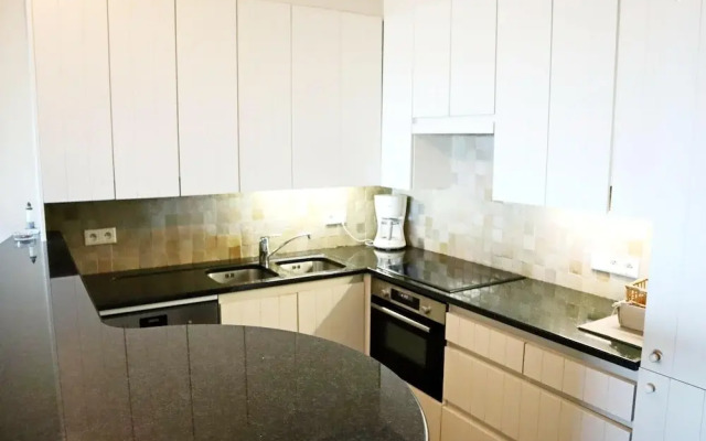 Seaside Comfort With Parking