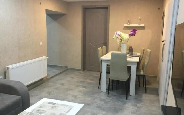 Apartment White Orchid
