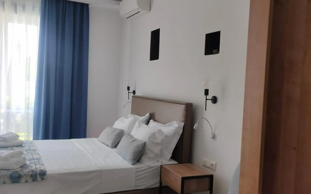 Theros Villas & Suites