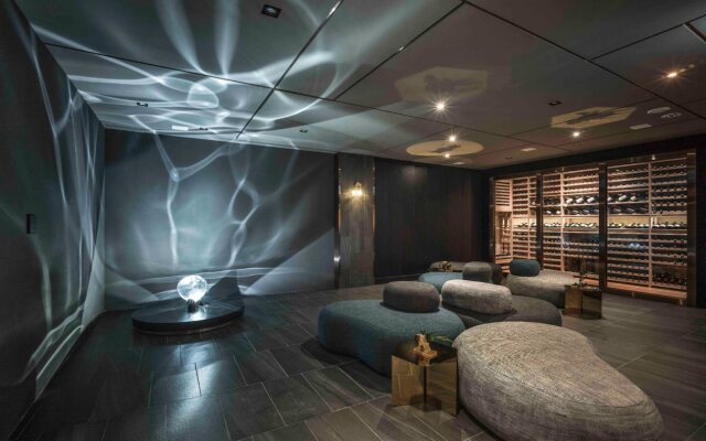 Red Dot Hotel