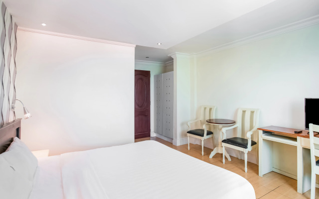 OYO 252 Hotel Euroasia (Vaccinated Staff)