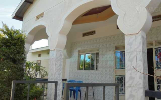 Shalosa Hotel