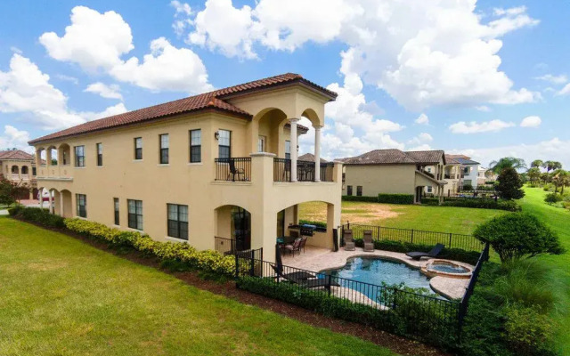 Panoramic Golf Course Views 5 Br home by RedAwning