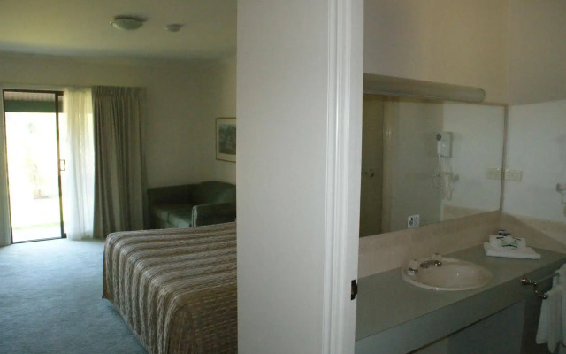 Deniliquin Country Club Motor Inn