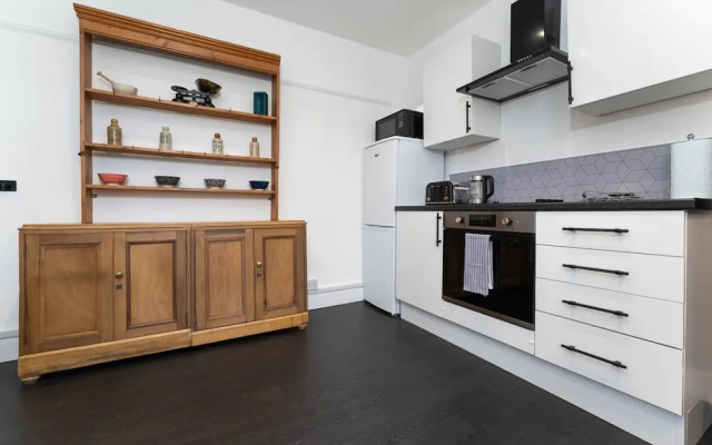 Host Stay Preston Park Apartment