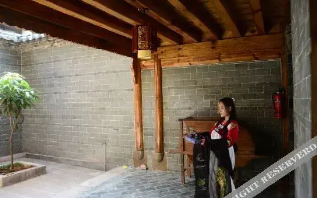 Jianshui Yanqitang Private Courtyard Inn (Jianshui Ancient City Small Train Store)
