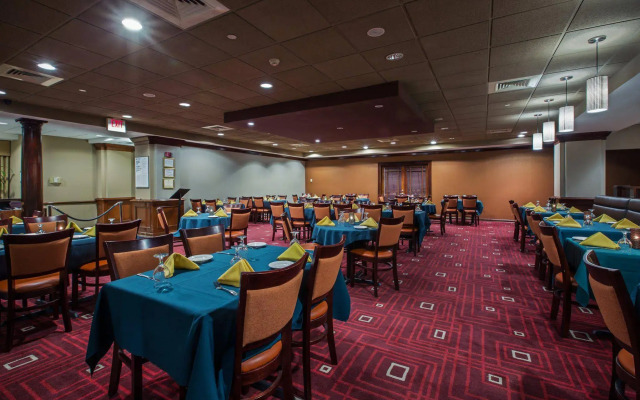 Crowne Plaza Newark Airport by IHG