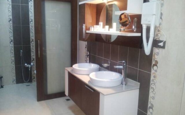 Deluxe Hotel and Spa