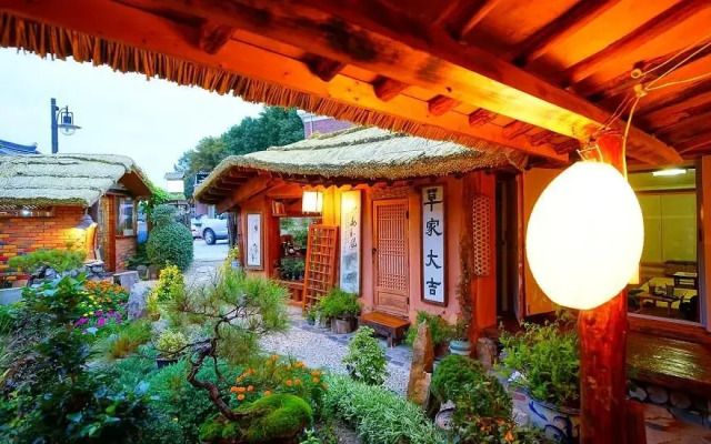 Jeonju Namugeuneul and Geunsoonae Chogajip