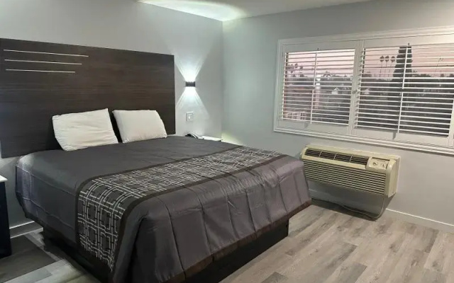 Beach Inn - A Huntington Beach Motel
