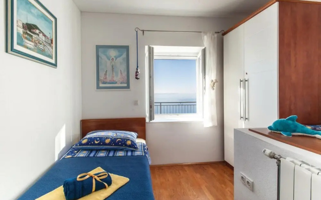 Stunning Home in Podstrana With Jacuzzi, Wifi and 4 Bedrooms