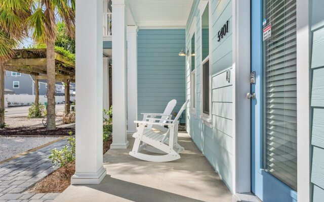 Spectacular 3br 4ba w/ Private Pool, 2 Min Walk to Beach - Sleeps 15!