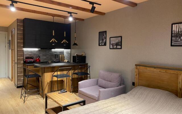 Atrium Apt. 403