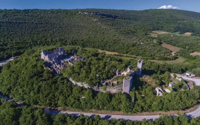 Stunning Home in Kanfanar With Wifi