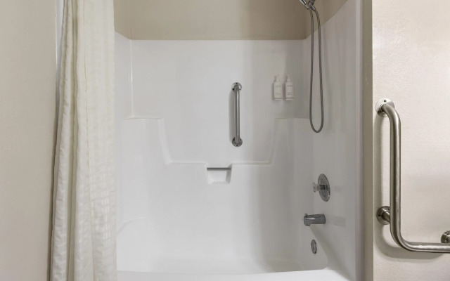 Super 8 by Wyndham Winona MN