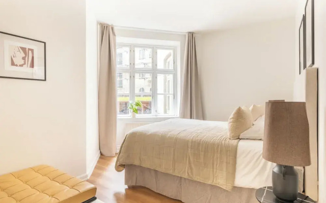 Sanders Noble - Fantastic 5-bdr Apt in the Capital