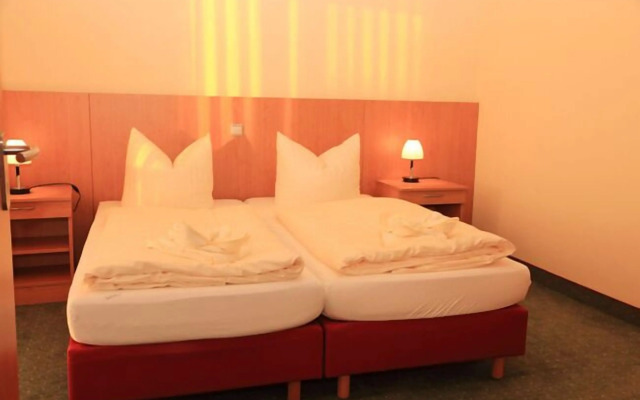 Strandhotel & Restaurant Mirow