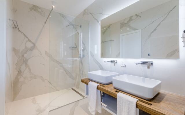 Luxury Villa Luna with Swimming Pool