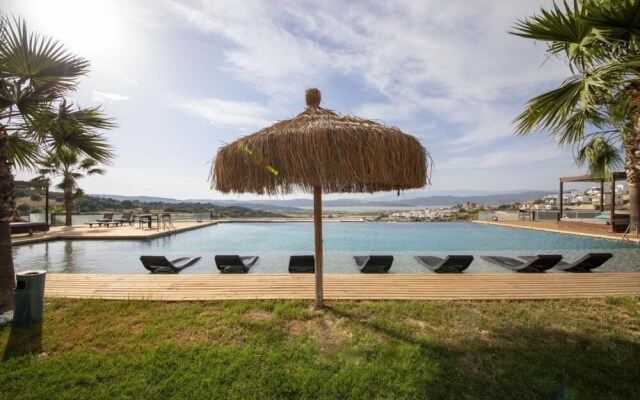Comfy Villa With Shared Pool and Gym in Milas