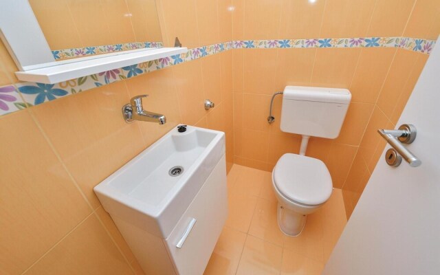 Amazing Home in Zadar With Wifi and 2 Bedrooms