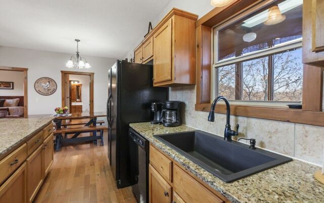 Kemper's Cabin by Silver Dollar City - Ideally Located