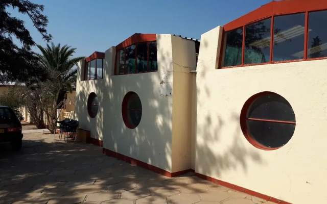 Paradise Hut Guesthouse