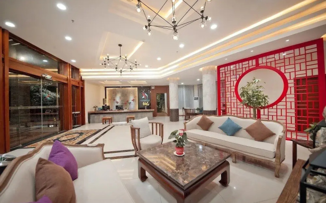 Guilin Crystal Crescent Moon Hotel