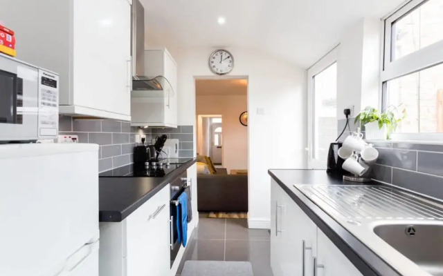 Ashton House, Luton - inhabit short stays