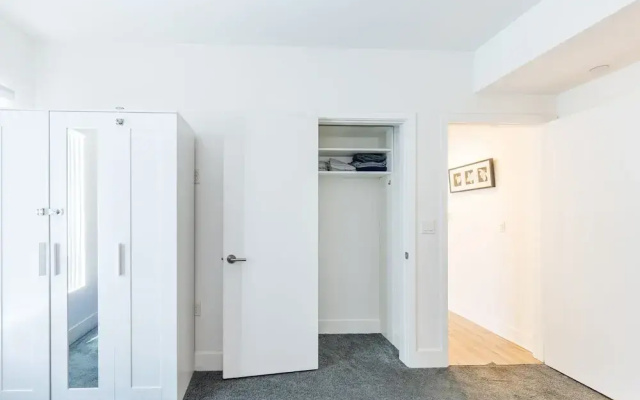 Fully Furnished 3br Apartment On Poinsettia Pl 3 Bedroom Apts by RedAwning