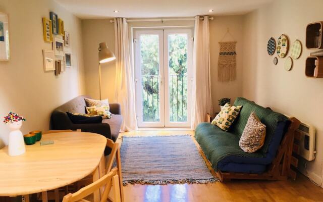 Contemporary 2 Bedroom Apartment in Bristol City Centre