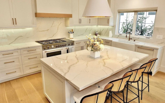 Beach Paradise Stunning 3-story in Long Beach!