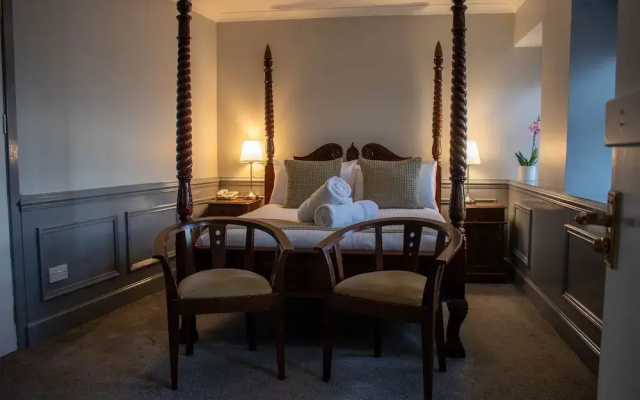 Rosedale Hotel