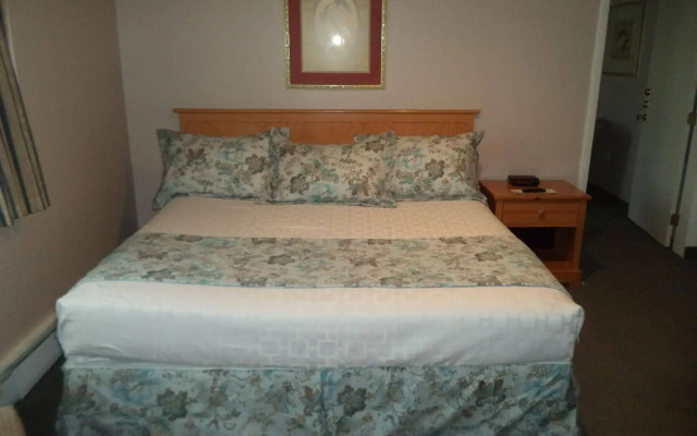 Colonial Valley Motel