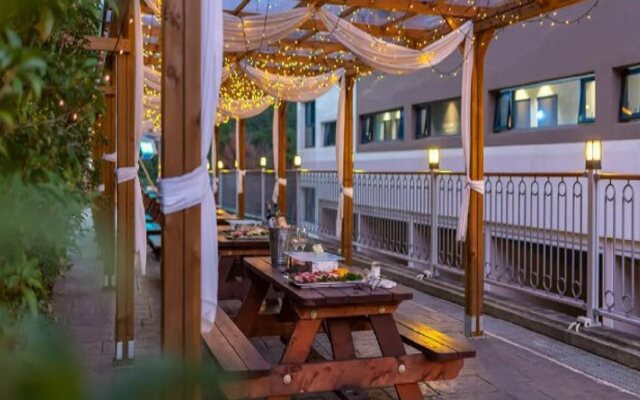 Friemily Pool Villa & Hotel