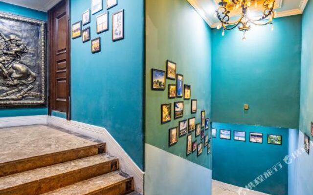Zhenbaoding Hotel (Leshan Jiaxing Road Food Street Store)