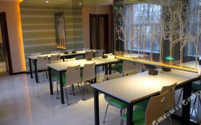 RuJia Ease Hotel (Mudanjiang High-Speed Railway Station University Town)