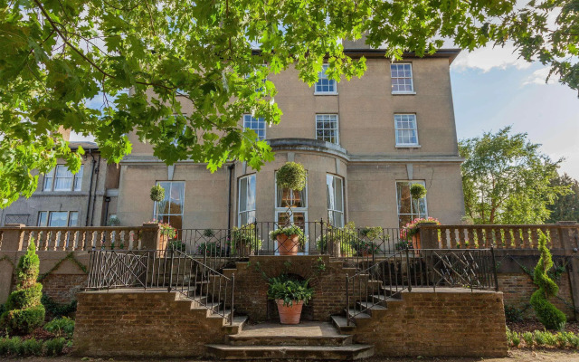 Oatlands Park Hotel