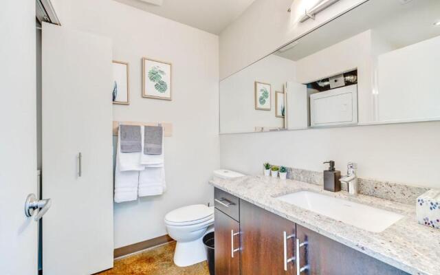 Modern 2BR Apt - DT Calgary w City Views