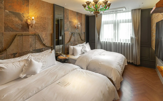 February Hotel The Signature Dongseongro