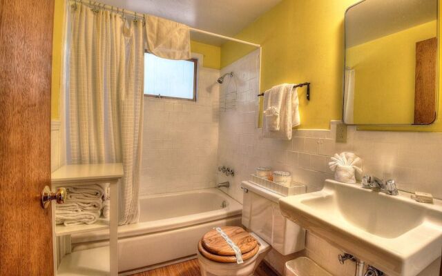 Charming Cascade Chalet