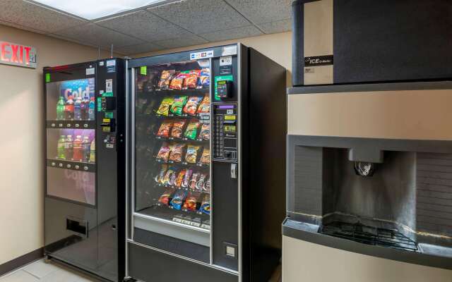 Comfort Inn & Suites Jackson - West Bend