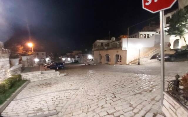 House With 2 Bedrooms in Berat, With Wifi