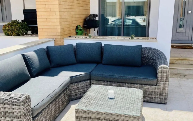 Beautiful 2-bed Villa in Albufeira
