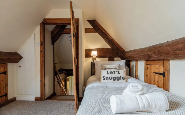 The Threshing Barn-Stunning 5 BD Retreat