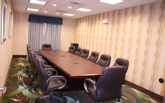 Holiday Inn Express Hotel & Suites Pratt by IHG