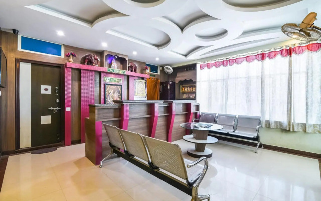 Oyo 36425 Sri Sai Residency