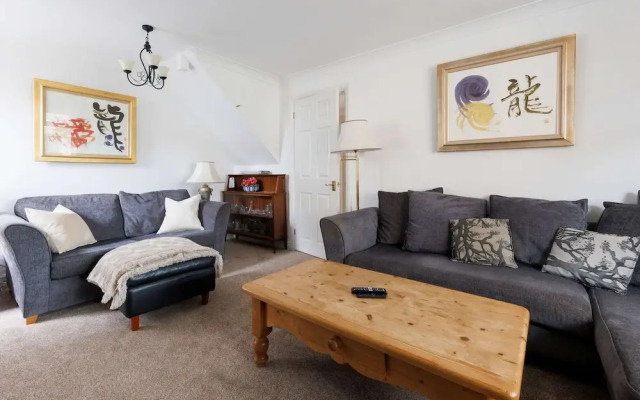 Spacious 4-bed Seaside Retreat in Selsey