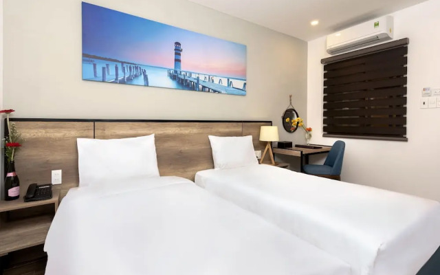 Golden Lotus Central Hotel