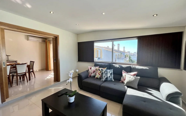Quarteira Classic With Pool by Homing