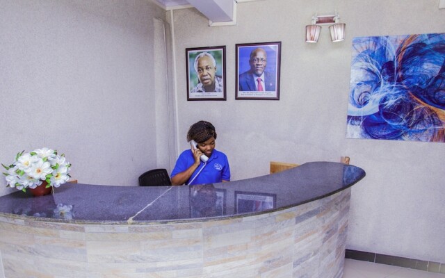 B10 Airport Lodge
